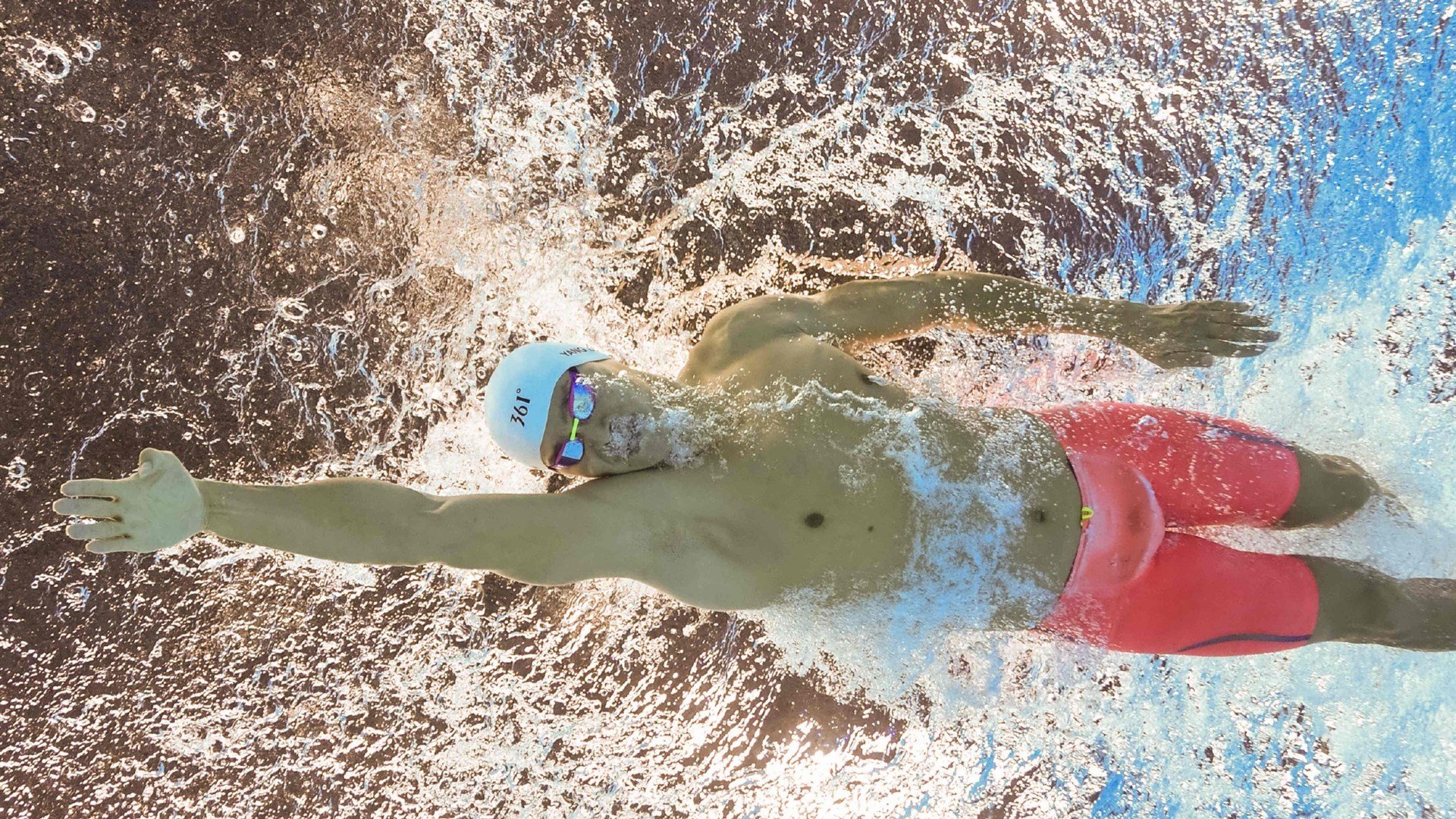 佩拉卡尼完成蝶泳挑战展多面实力，卡佩拉mvp