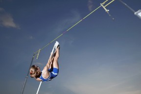 开云体育官方网入口-快船总经理回应薪资帽争议，快船老板有多少钱